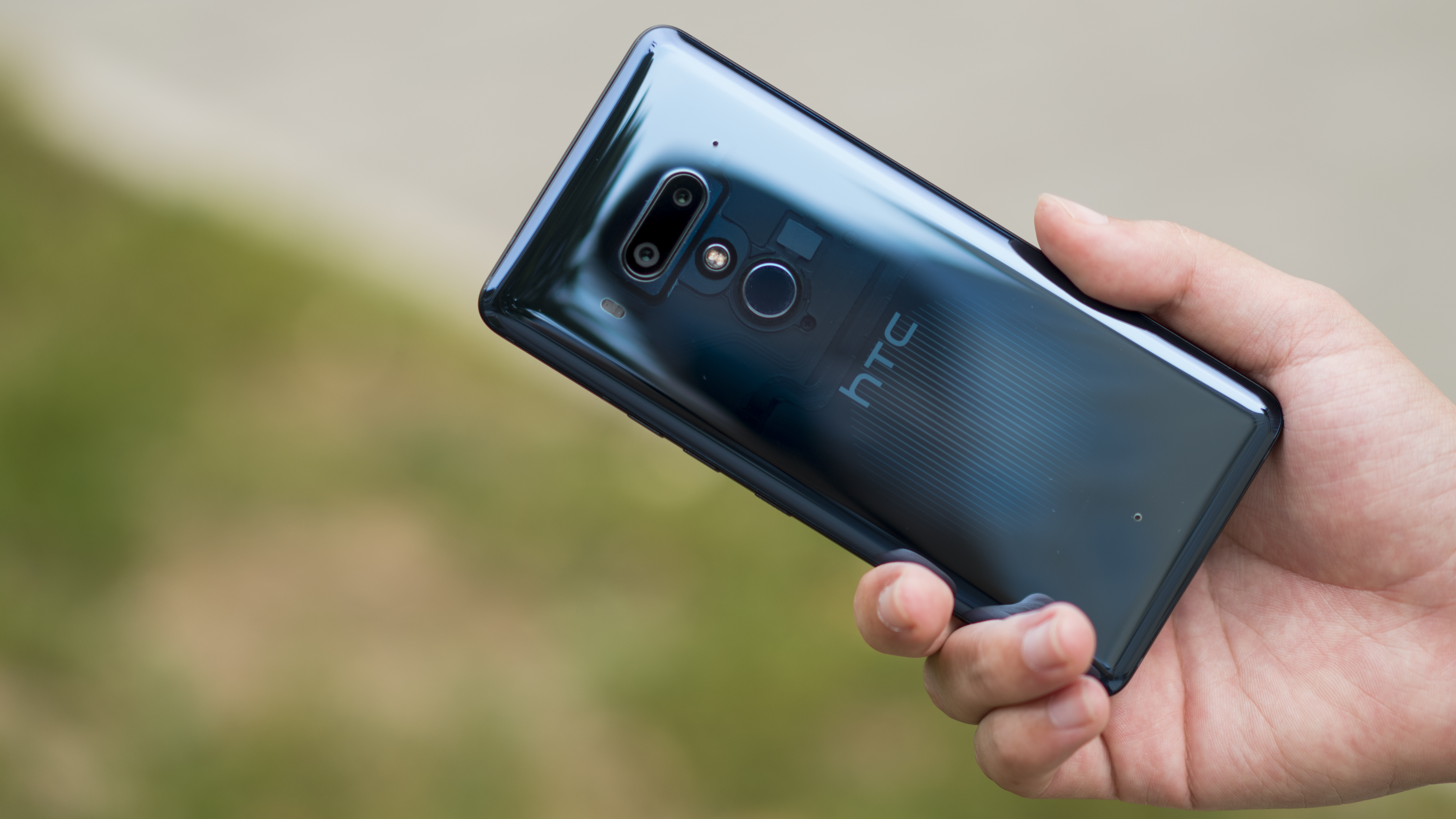 透視藍配色htc u12 手機