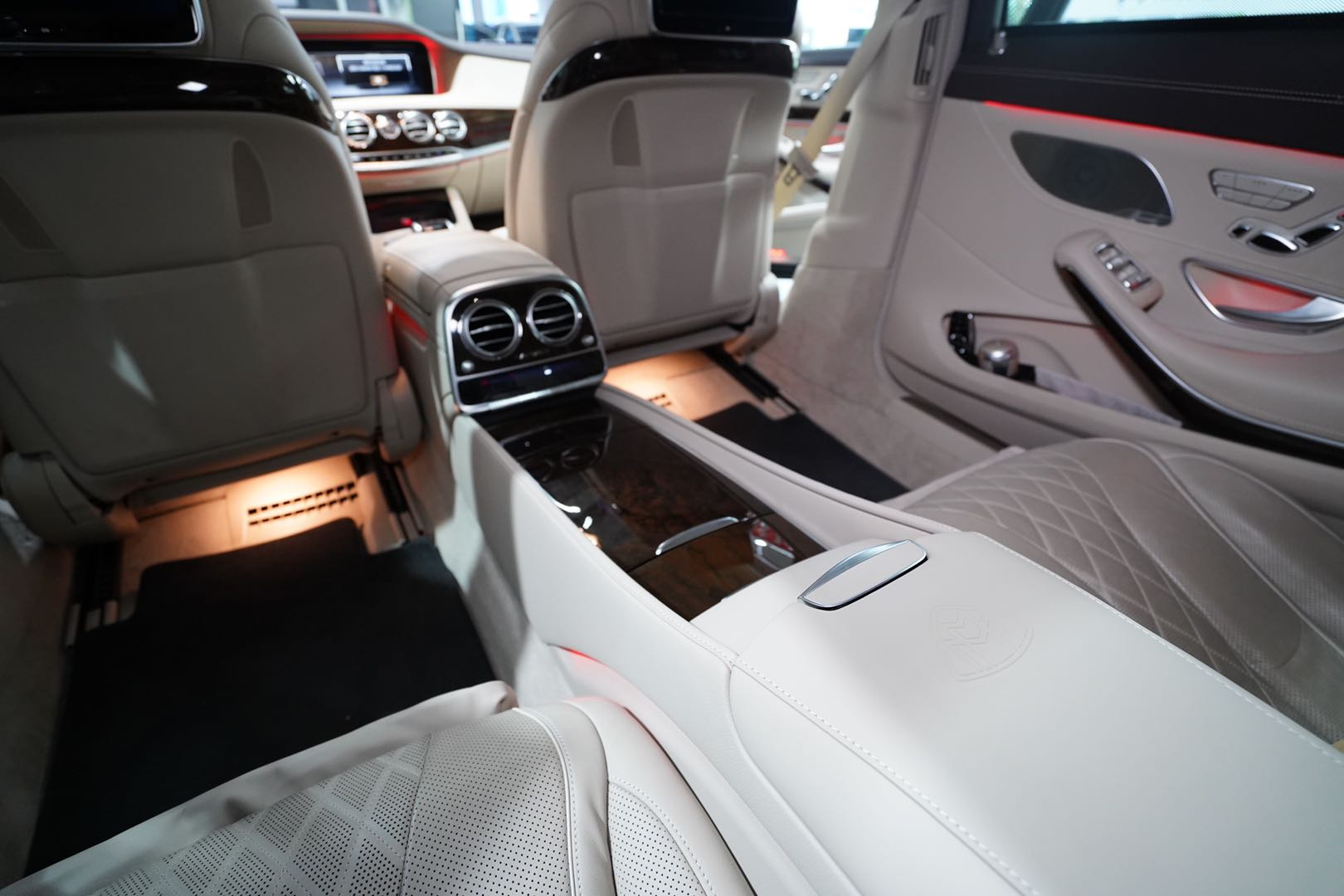 奢华座驾,迈巴赫s450 s400改装四座,享受最高礼遇