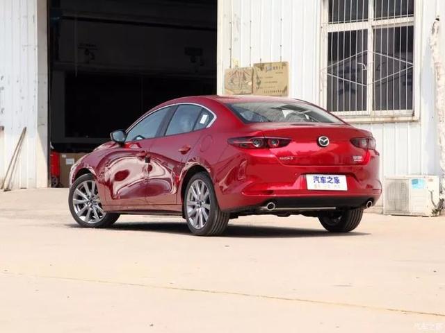 售价10多万,led大灯 真皮座椅,宾利都不买就买它