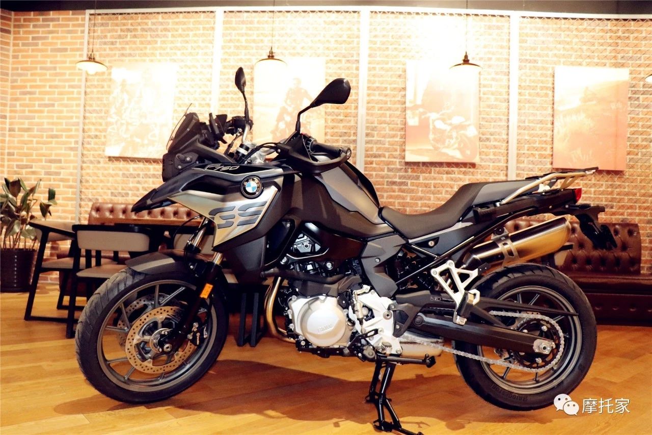 原创 \/ 宝马全新拉力F750GS 北京实拍,旗舰配置应有尽有,13万!你怎么看?