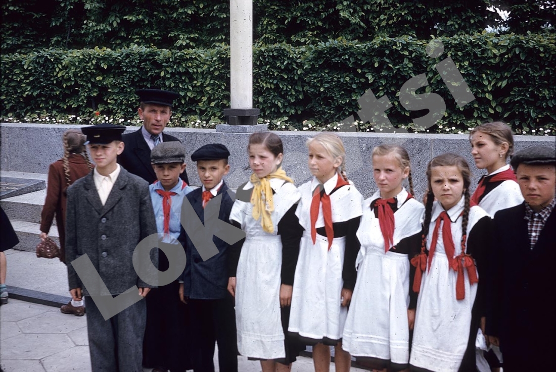 苏联中学校服图片