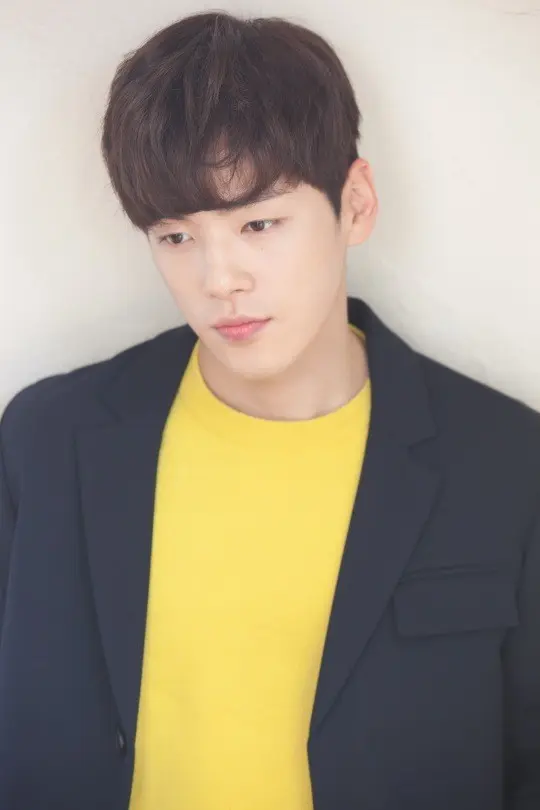 在《邂逅记忆》中,金正贤演唱了ost,展现了另一种才能