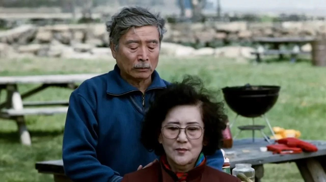 「父亲节特辑」他很好的饰演了传统老父亲的形象--郎雄