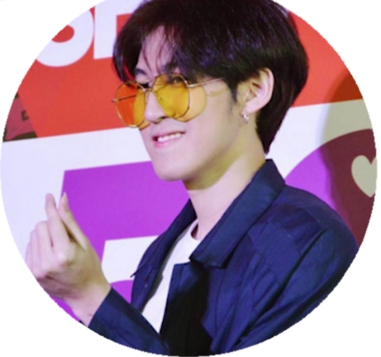 找到滚哥帅气的照片哈哈哈哈哈