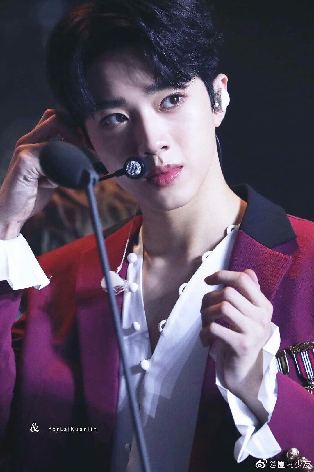 赖冠霖开微博回国发展 6小时快突破50万! 可盐