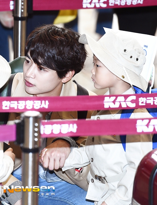 珉豪确定来中国录制综艺——化身奶爸录制《超人回来了》