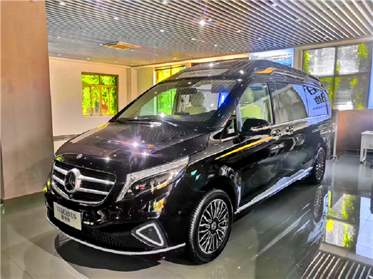 2020款奔驰v260l,维努斯全隔断版,奢华四座商务车