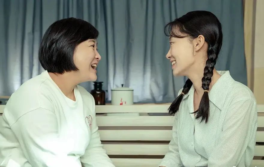 《李焕英》票房超40亿,我们笑着笑着就哭了.