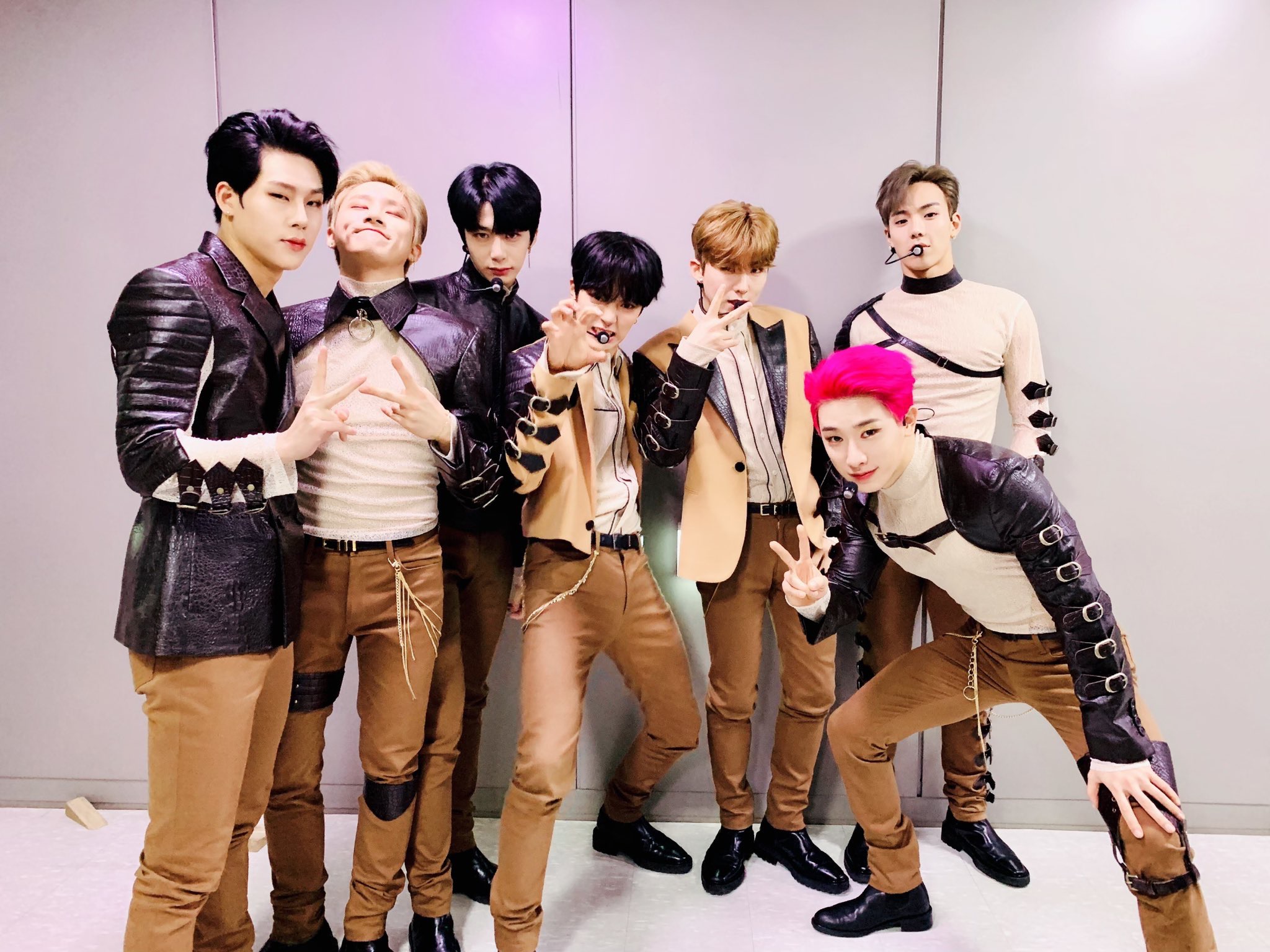 monstaxalligator打歌服合集你的皮裤男团上线了