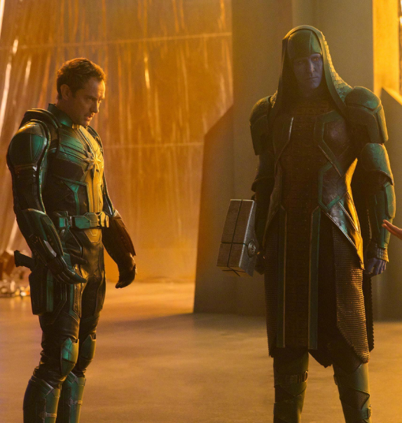 惊奇队长有多强?惊奇队长:我曾经把钢铁侠打成