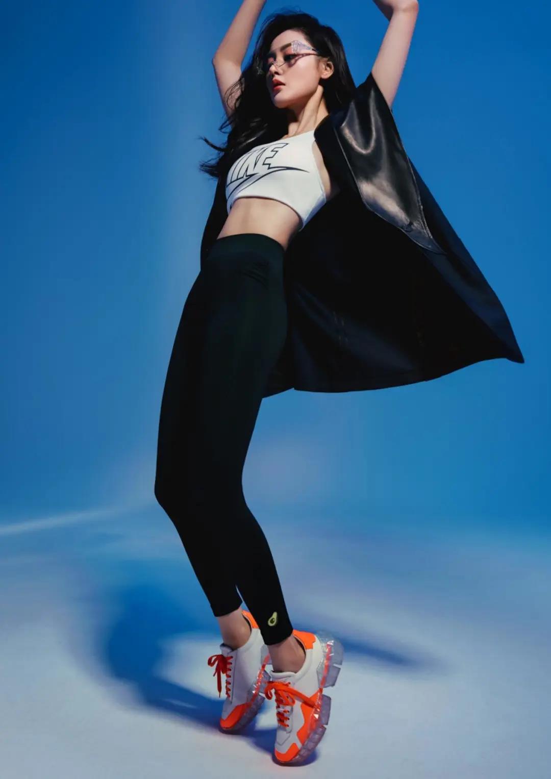 张天爱运动时尚大片来袭!细腰长腿惹人羡慕,身材曲线真迷人