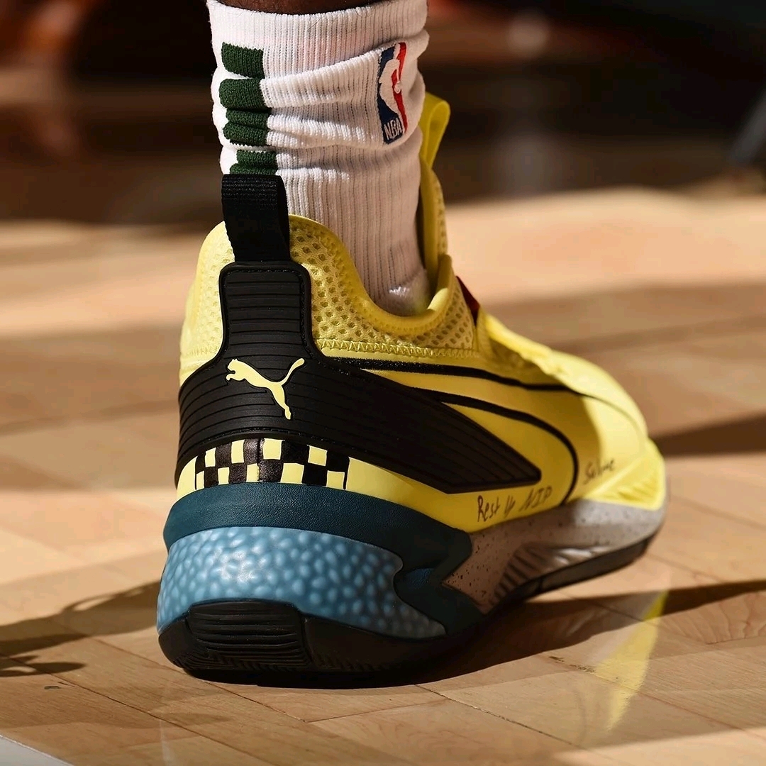 今日上脚:詹16新配色。致敬韦德。欧文也太好