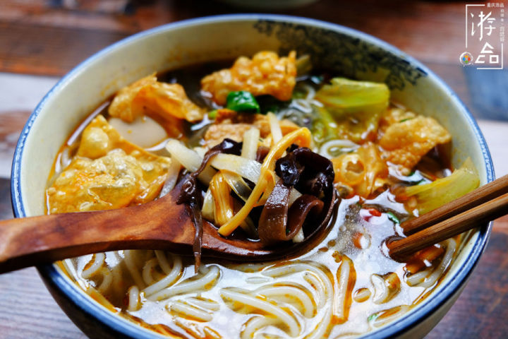 螺蛳粉,原本只是一种广西柳州的地域美食,在媒体的宣传之下,已经变得