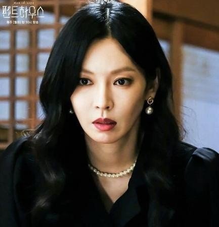 韩剧《顶楼》金素妍神级演技令人震撼!一张脸两种表情