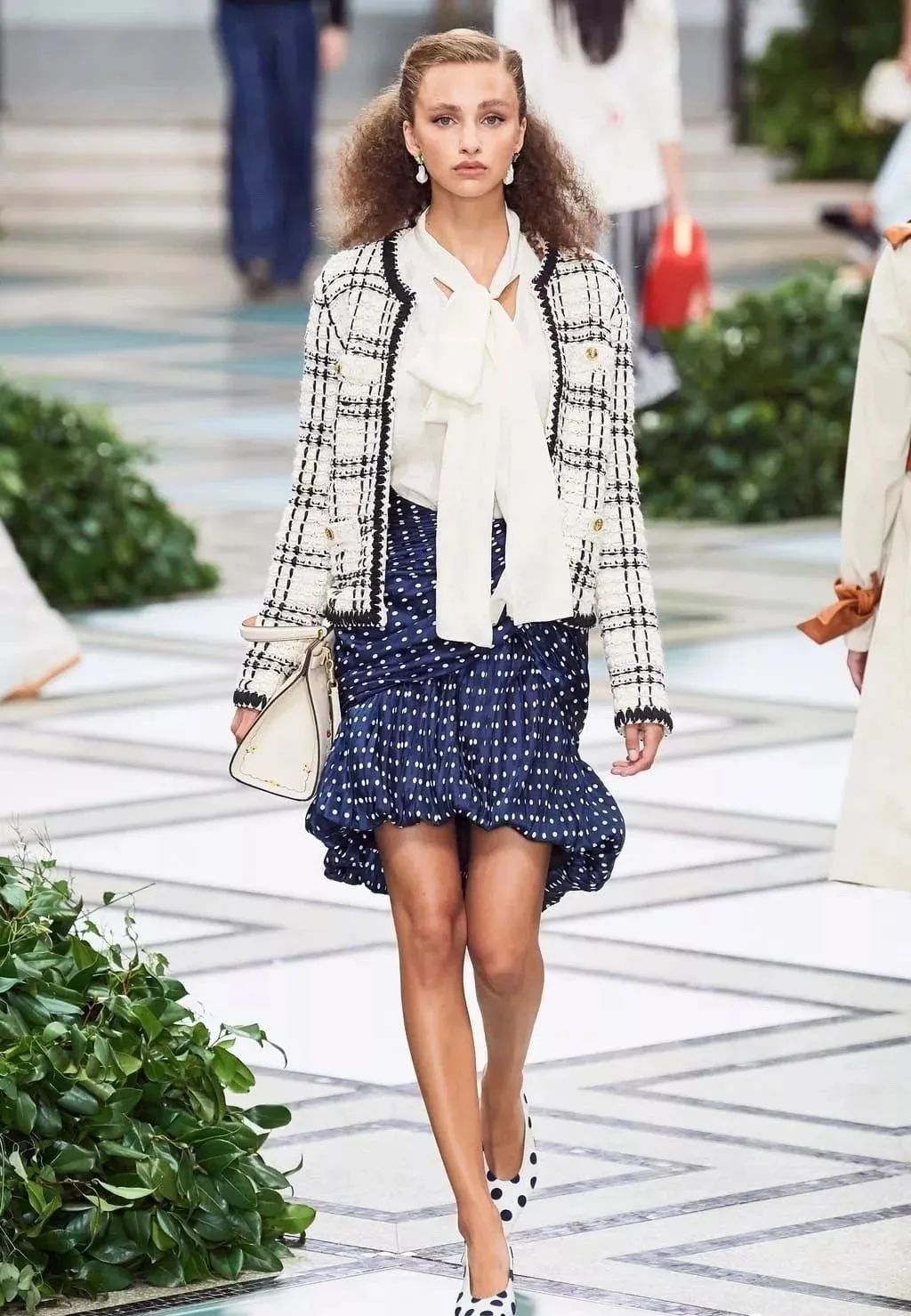 经典波点风格让人眼前一亮的服装流行趋势