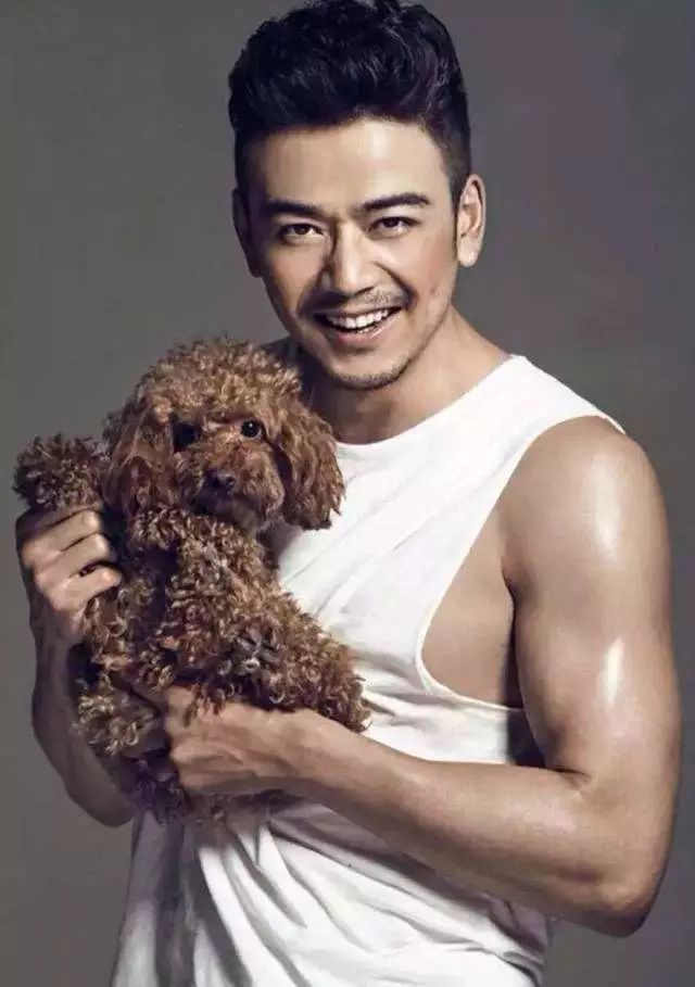 油腻派男明星油腻照和清爽照对比,黄晓明和杨洋真的太可惜了!