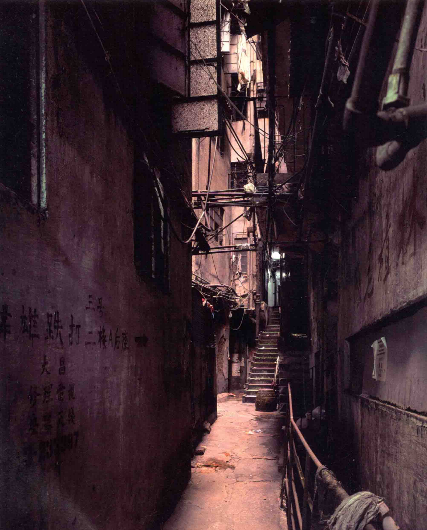 香港九龙城寨：真实揭秘三不管地带，一座堪比金字塔的传奇贫民窟_哔哩哔哩_bilibili