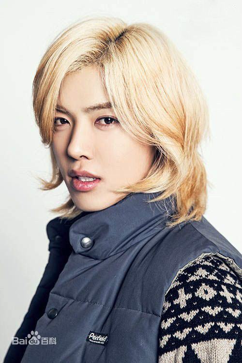 韩国歌手康南遭遇追尾事故 正送往医院