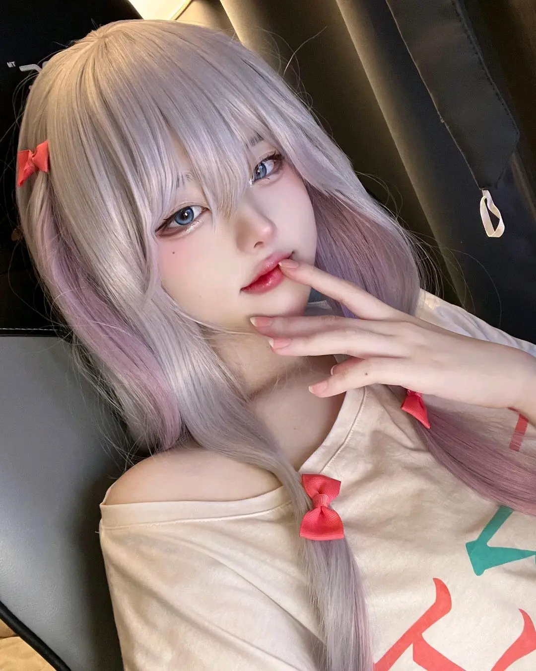 hina小姐姐ins主页:张娜英是韩国的一位网红,长着一张纯欲脸,也被称为