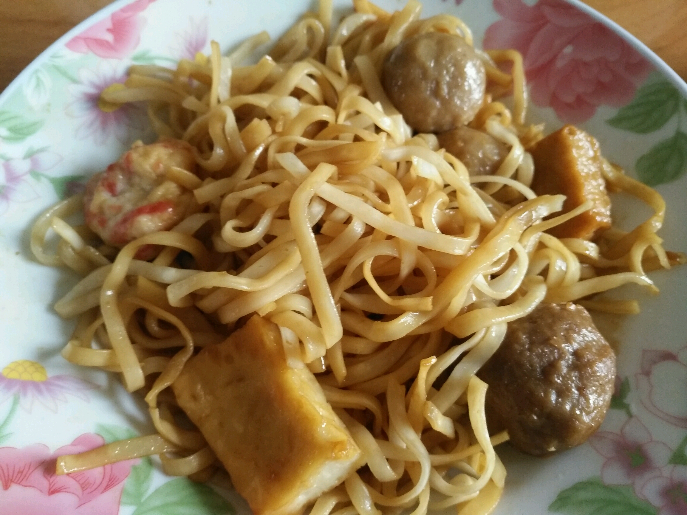 火锅丸子酱油麻油拌面