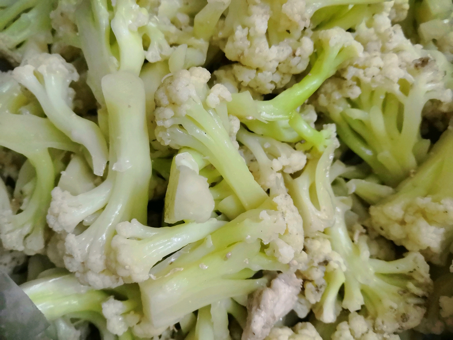 回到家老妈打包了好多菜花,没忍住,吃了大概三四碗的量还吃了两个鸭