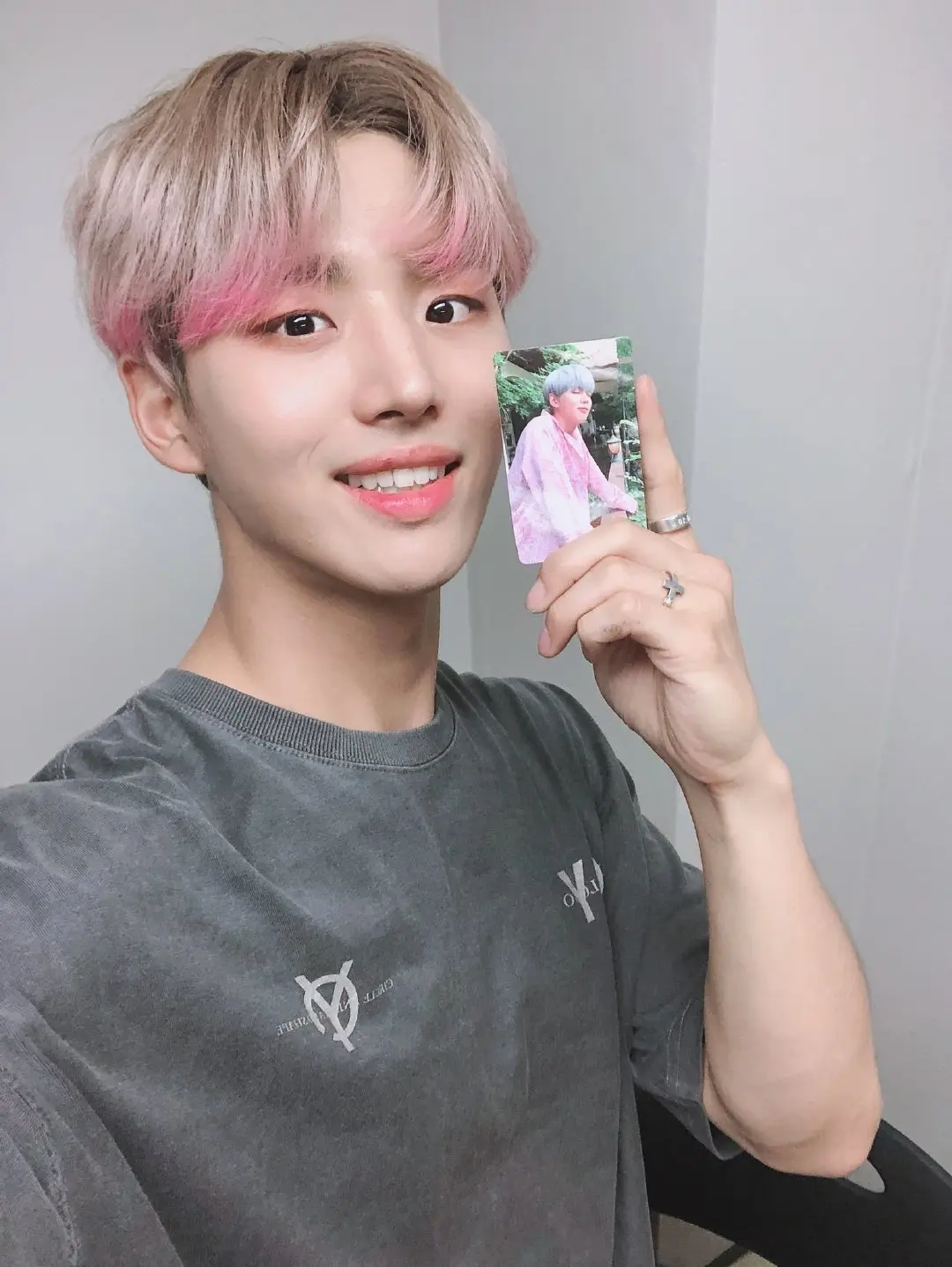 韩网热议:" pentagon梁洪硕服役期间恐慌障碍 抑郁症恶化,依病转役""