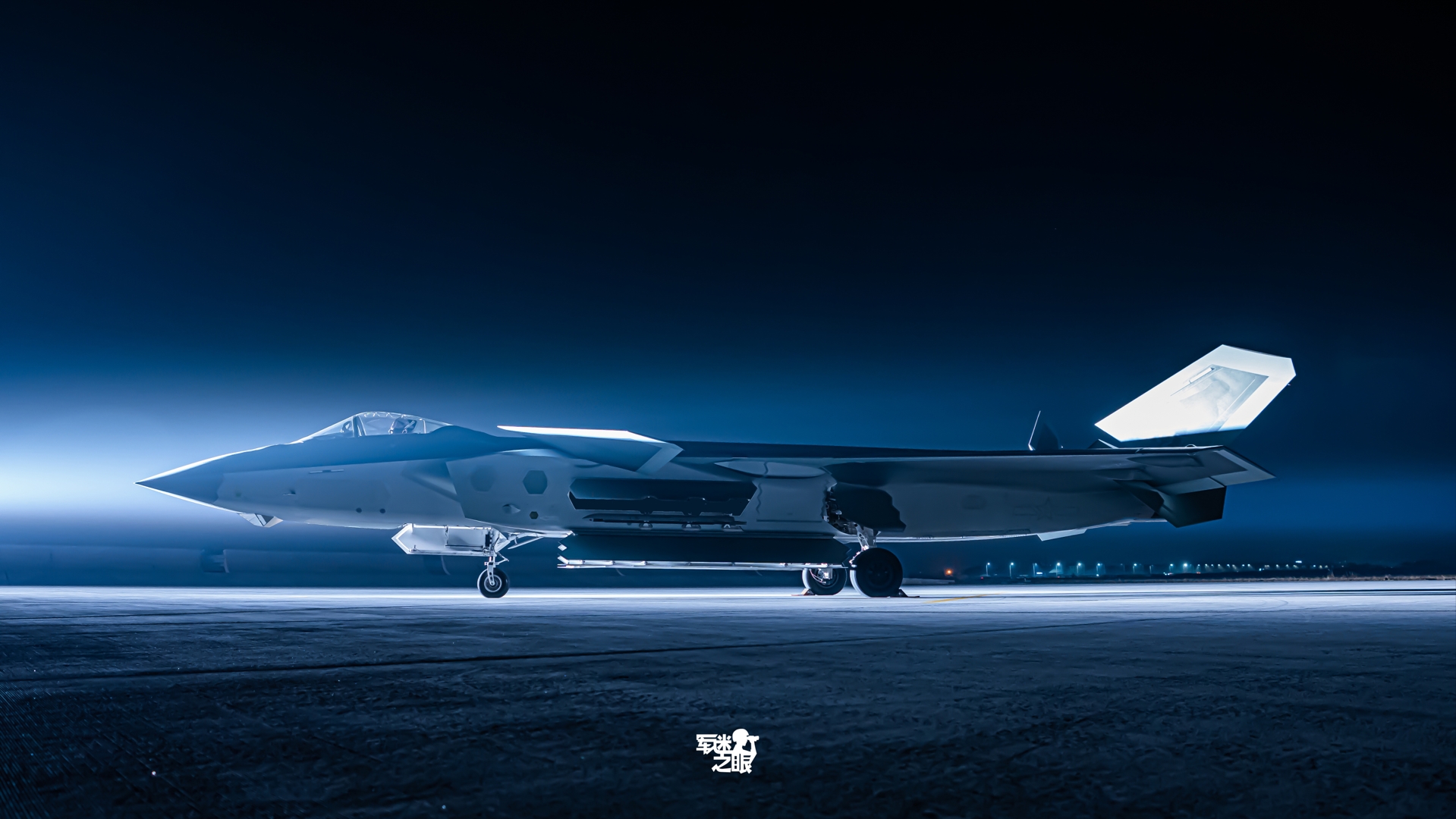 给大家分享一些歼20的图片