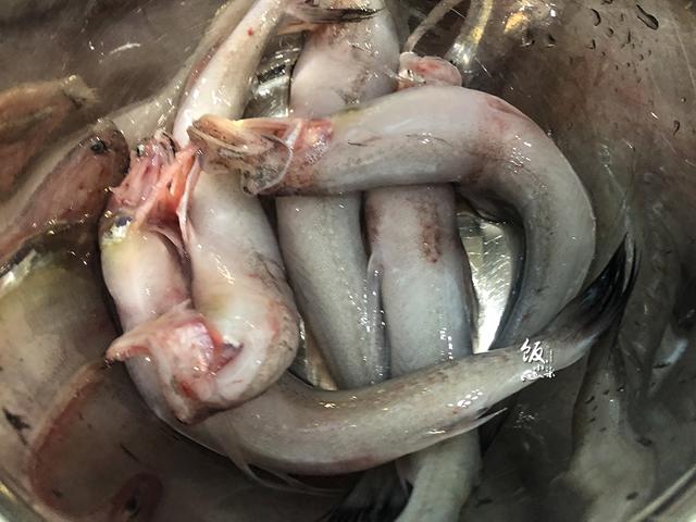 5条豆腐鱼才2块钱尝试一个新做法家人从没吃过都说很好吃