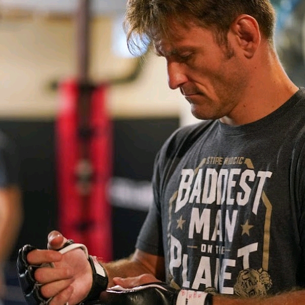 ufc重量级冠军火警米欧奇ins照片自取