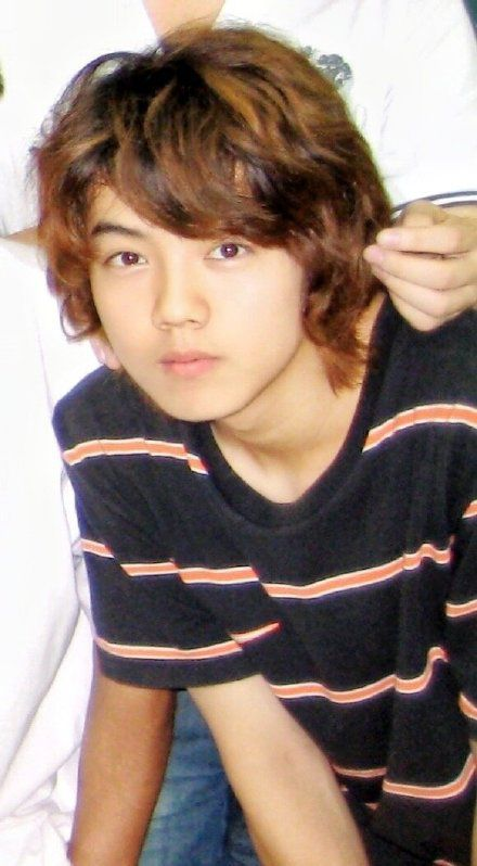 鹿晗出道前旧照曝光,非主流杀马特造型,跟如今对比差距有多大