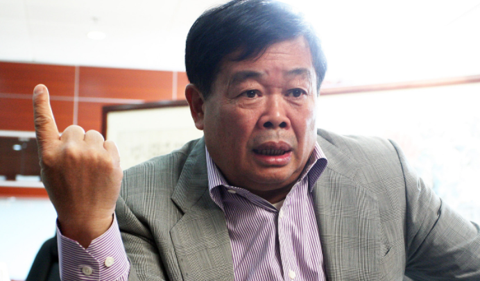 套现50亿,"云南首富"1家6口5人入美国籍!曹德旺:鬼精鬼精的