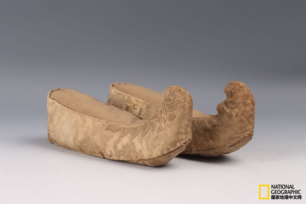 一些李朝唐鞋和中国元明的弓鞋