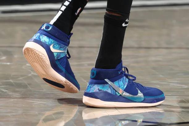 nba球员上脚火箭队众将致敬科比dame7绝杀雷霆配色