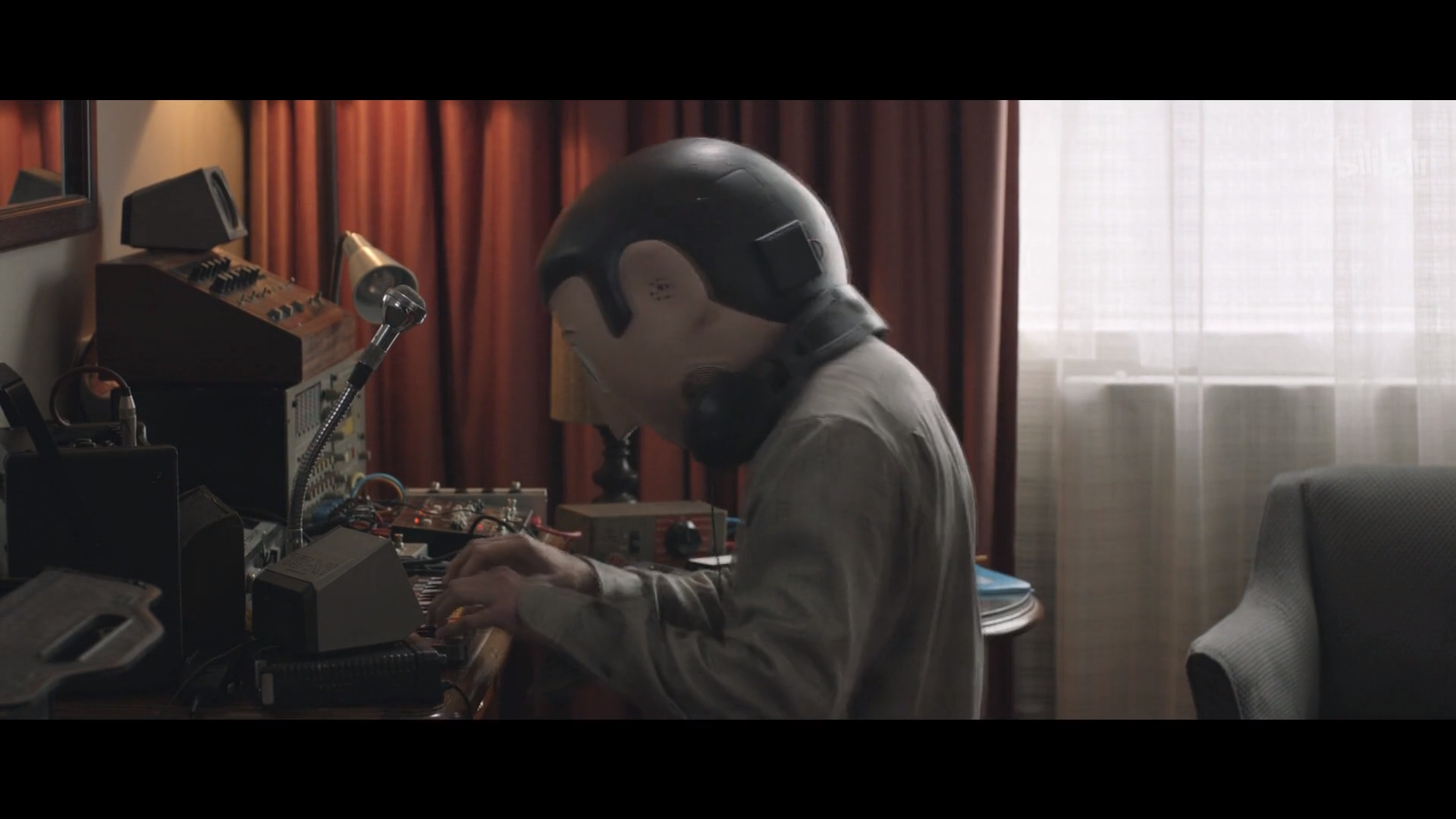 影视 电影 由大头变成小头,头套里的平凡灵魂——《弗兰克》这三个