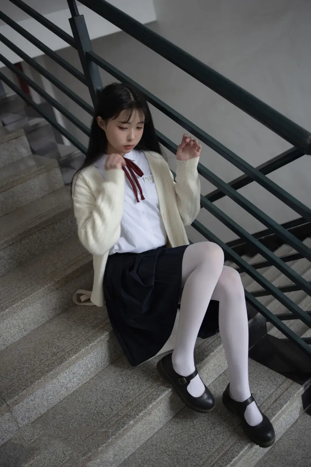 美女秀 | 甜米学姐の白袜JK~爱了爱了~ - 哔哩哔哩