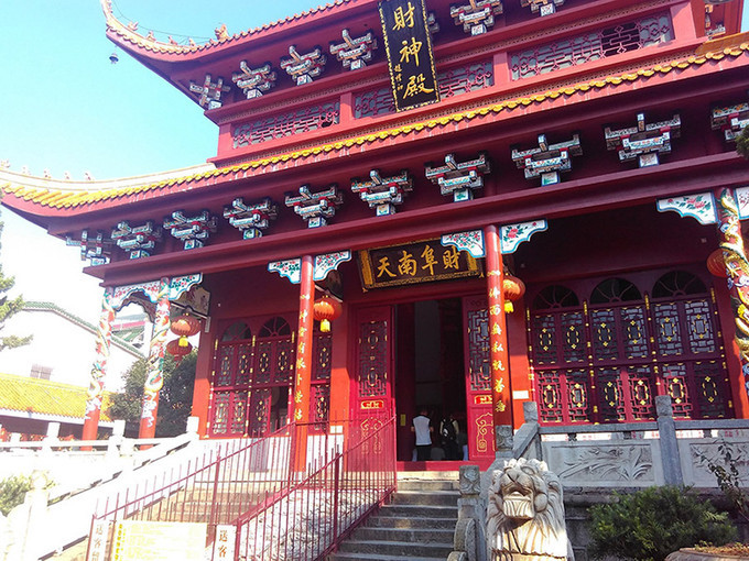 南岳衡山烧香攻略第一次到南岳大庙拜佛顺序流程及女士进庙磕头禁忌