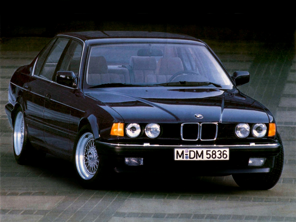 卡尔兰德尔驾驶bmw 750i(e32)1986款拉着海藤南前往德国慕尼黑的bmw