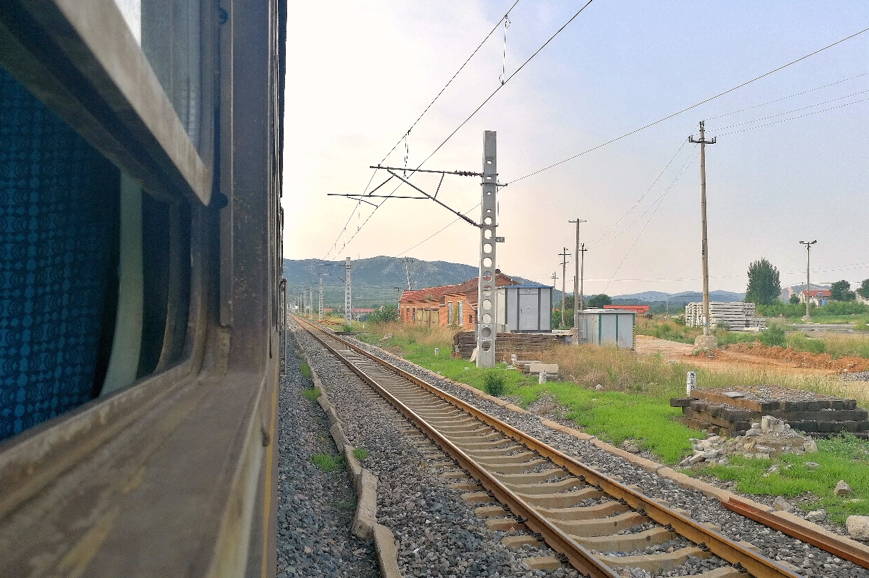 到南仇的前一站,夕阳西下的刘征格外美丽,就像一幅画