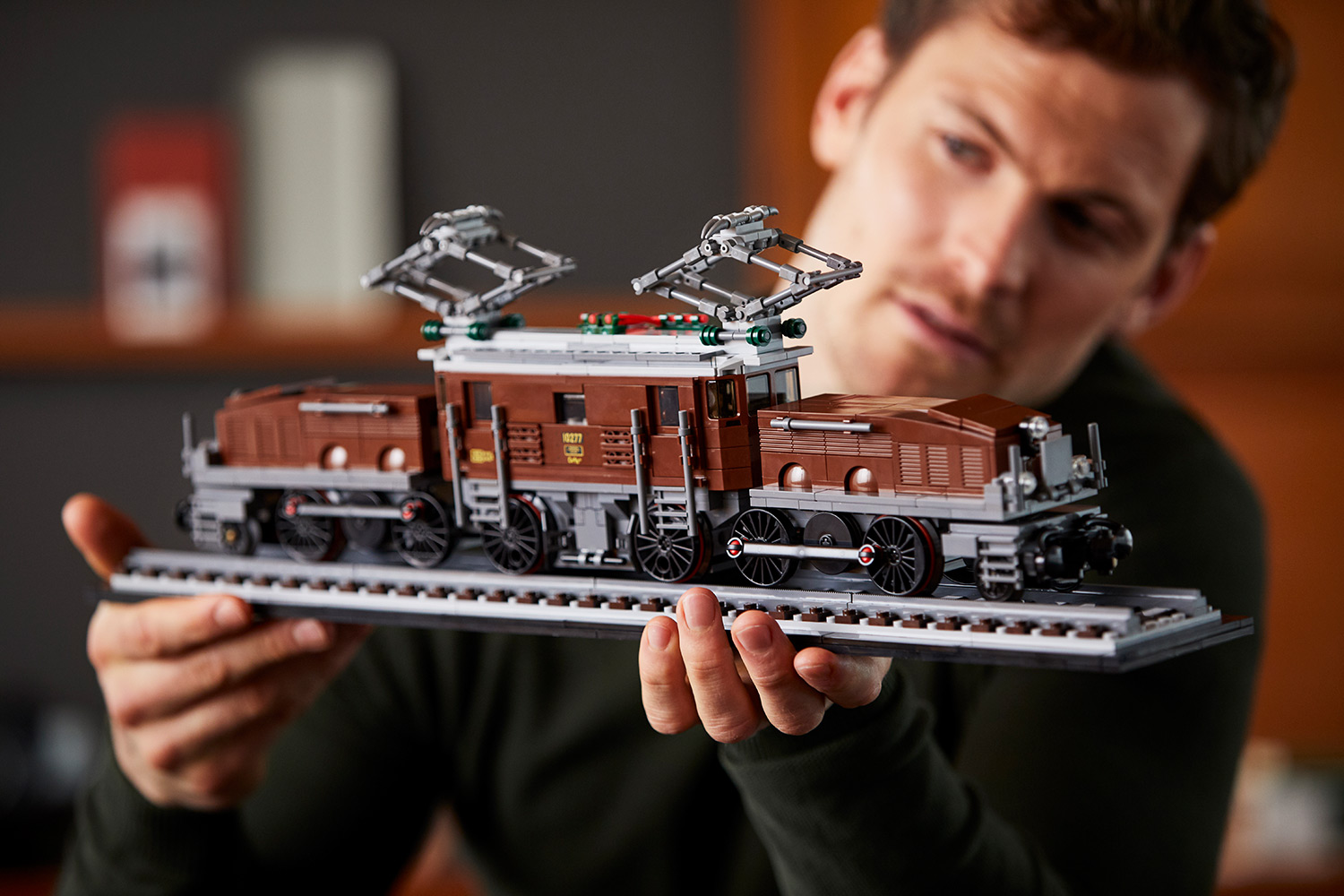 乐高正式发布全新creator expert套装10277鳄鱼火车头