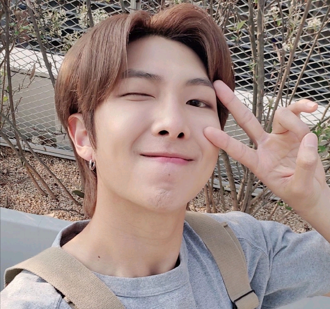 金南俊日常篇:收藏女朋友的性感杂志的那个南人～(#Д)