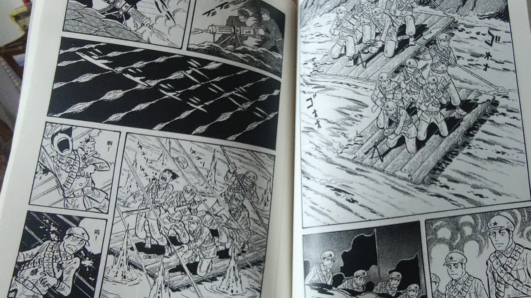 总的来说,这本漫画通过作者原创的男女主的视角,串联起了整个长征的