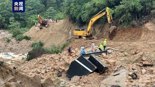 梅大高速路面塌方令人痛心，从仿真角度浅谈降雨对边坡稳定性的影响的图1