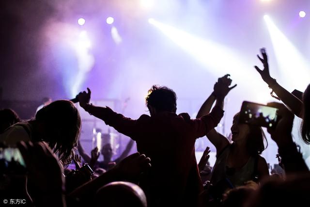 唱歌打不开嗓子?教你一招就可以完全打开你的