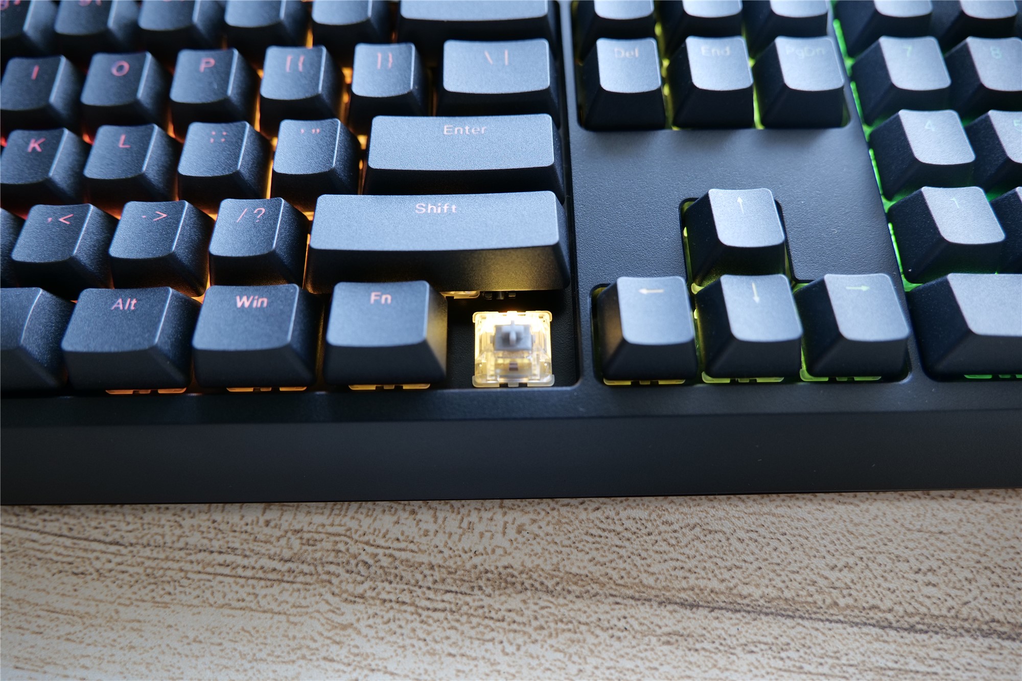 迟到一个月的ikbccherry银轴rgb键盘上手