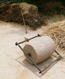 压场的石碾子