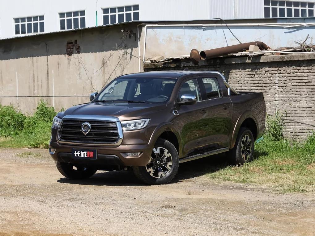 长城高端皮卡上市,2.0t 8at带独悬,霸气不输猛禽!