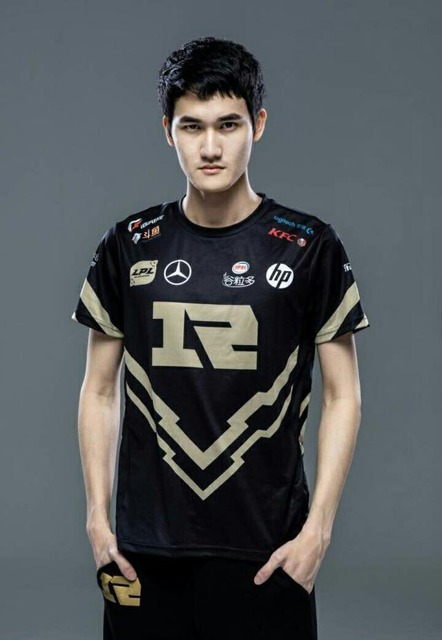 LOL:RNG定妆照公布,网友表示电竞王俊凯