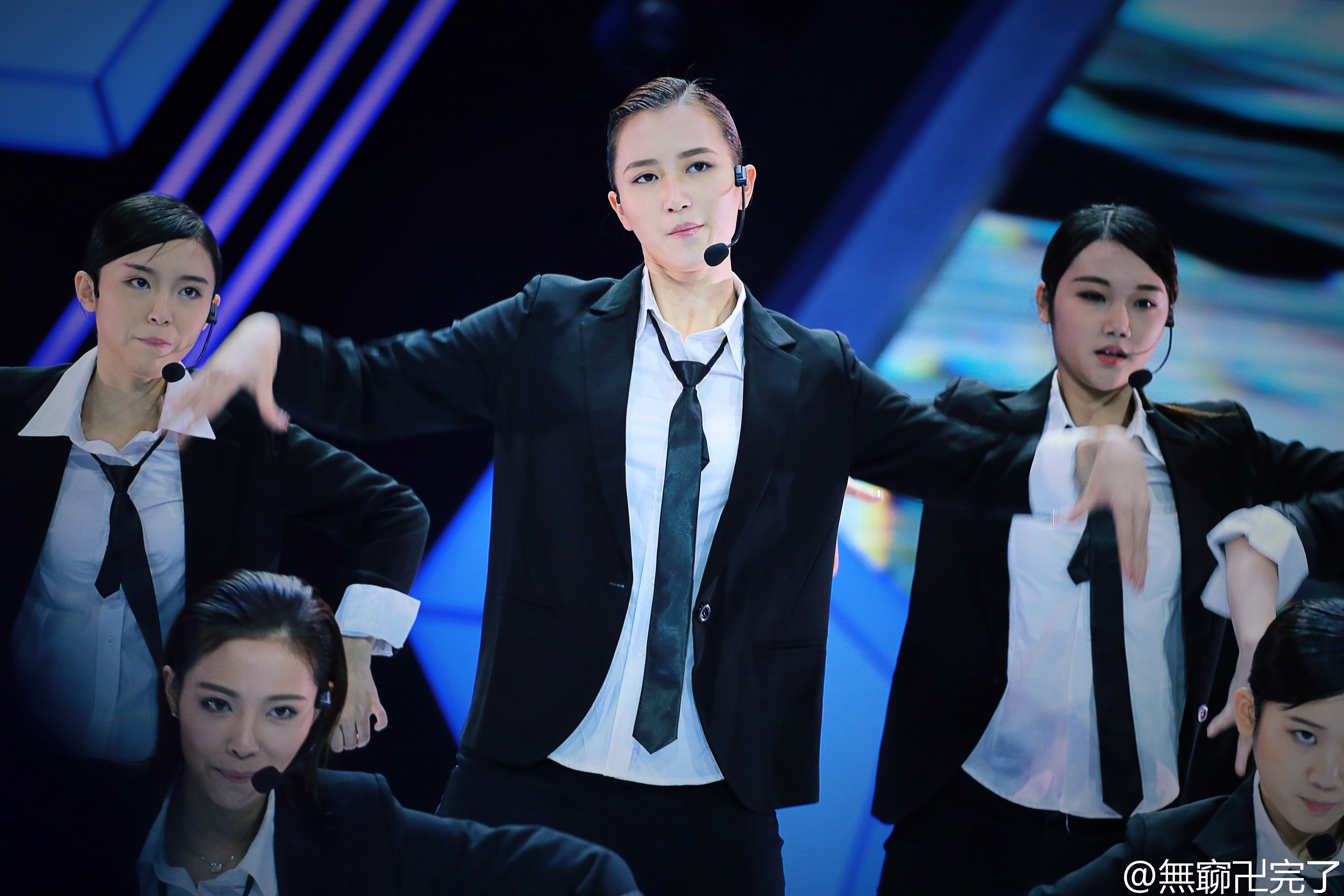 【吴哲晗】那些年五折穿过的西装 帅弯全宇宙的返图(二)