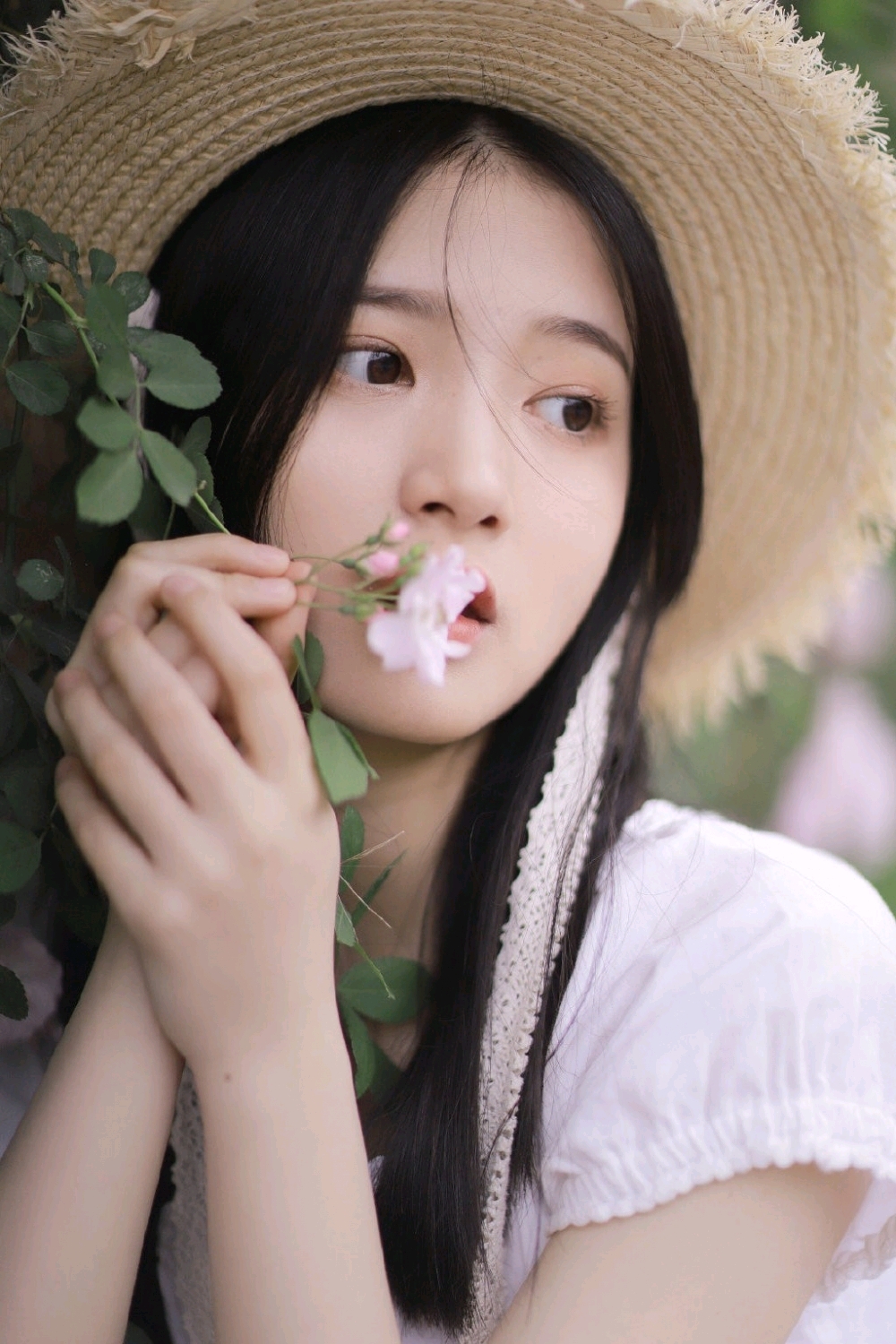 草帽女孩