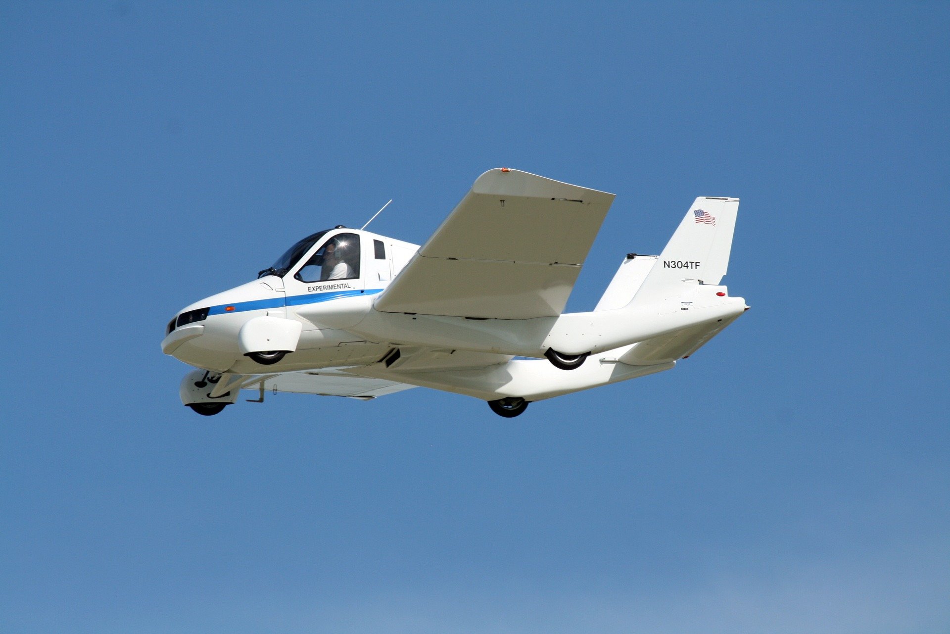 中国汽车科技崛起!吉利上天了 世界首台飞行车吉利制造